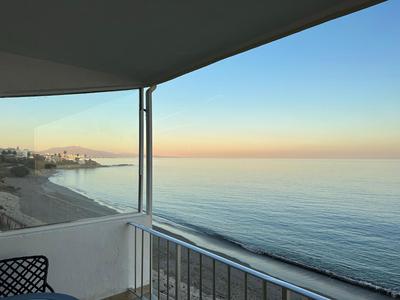 Beachfront, Top Floor Corner 2-Bed, Estepona Paseo