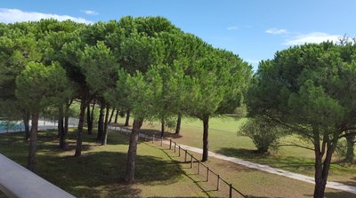 VERT PARADIS - Appartement 3 étoiles, Vue apaisante sur GOLF, Pins Parasols, 2è étage - 80 m2 dont Terrasse avec Pergola, 2 chambres, 3 CLIM, WIFI - Piscin