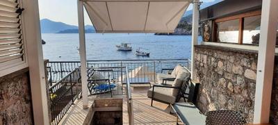 Lux Beach House M