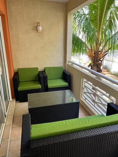 Beautiful appartement with large pool near the beach