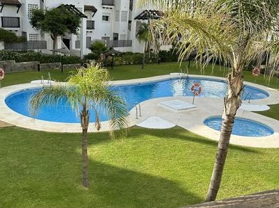 2 Bed-Sleeps 4-Private Patio-Pool-AirCon