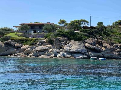 Beachfront Villa Paradise