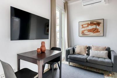 Blueground Sagrada Familia furnished BCN-99