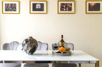 Hostly-Keith Haring Vista House