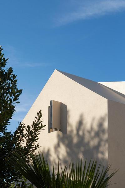 Modern Seafront Villa Steps from the Beach