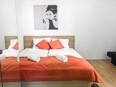 Affordable Private Rooms Close to City Center with Smart TV