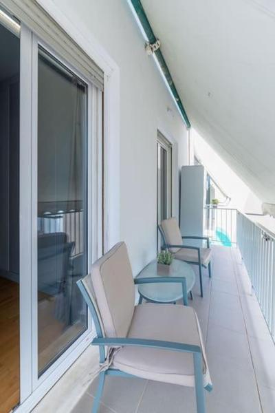 The HostMaster Le Privilège Élégance Flat