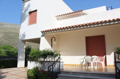 Charming Villa in Castelluzzo with Garden and Fireplace