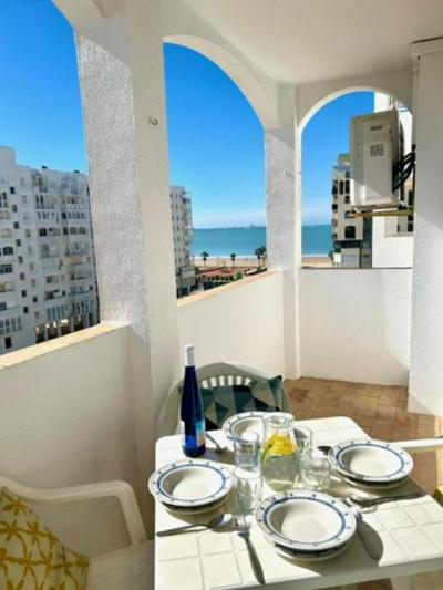 GATU DULCE junto playa, terraza, aire acc, parking, piscina , " Preferente mayores de 21 años y familias "