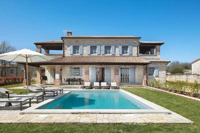 Rustic Villa Caltha with a pool