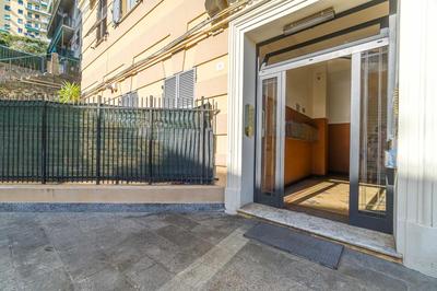 GuestHost - Genova La Fortuna Roomy Apt & Panoramic Balcony