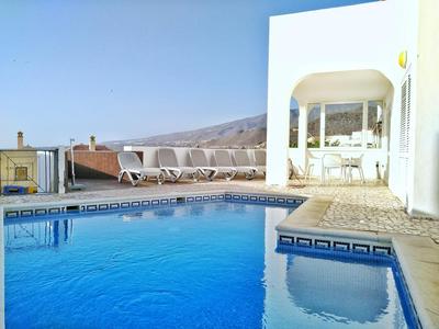 BEAUTIFUL VILLA - 4 bedrooms, heated pool, 2 priv car park places, fibre net, PS5, tv channels