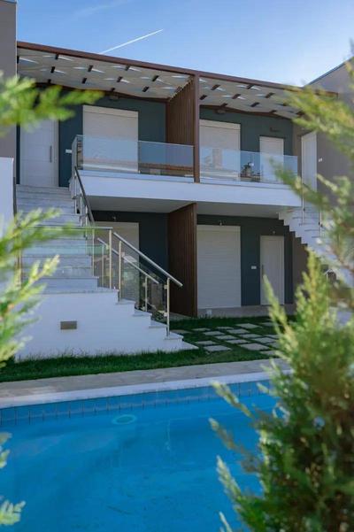 Ofrynio luxury apartment & pool3