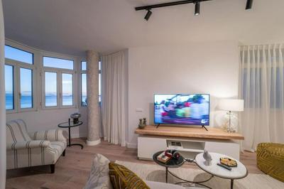 COQUETO APARTAMENTO PRIMERA LINEA DE MAR ESTEPONA