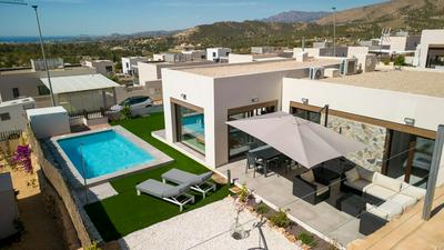 Maison neuve avec piscine