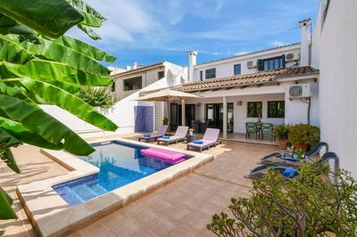 Santa Maria Town House by Llagosta Villas
