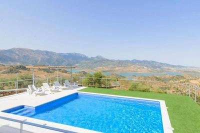 Cozy Chalet in El Gastor with Private Pool