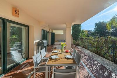 Renovated in 2024 - Apartment with Pool and Parking