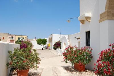 Salento seaside apartment with sea view and garden