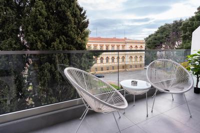 Velvet Luxury Studios near the City Center by BiNoBi!