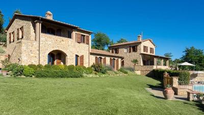 Casale con vista colline