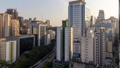 Luz e cores ao lado do Hospital Sírio Libanês e Frei Caneca