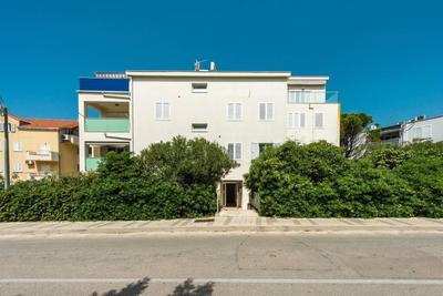 Lida - comfort one bedroom apt,free parking-Lapad