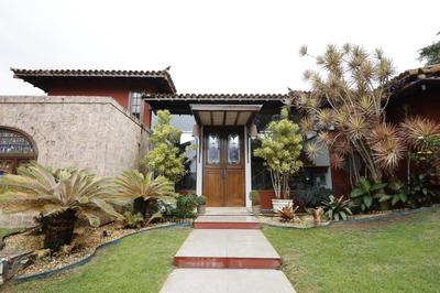 Cliffside Boutique Hotel