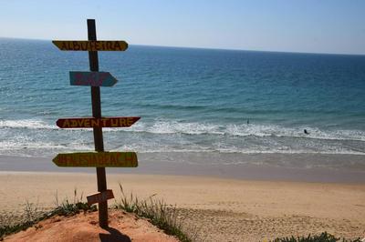 One bedroom apartement with shared pool terrace and wifi at Albufeira 4 km away from the beach