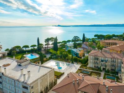 Lovely Fasanella 54: pool & lake