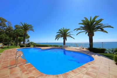Estepona East Beachfront Townhouse LUNIMAR