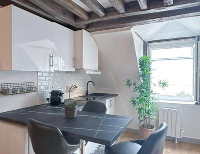 1612 B - Best deal in Pigalle