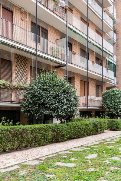 Cozy room in a SHARED apartment close to Linate airport stanza in appartamento condiviso a due passi da Milano Linate