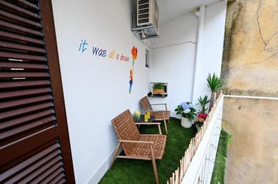 Wonderland Electric mit Balkon im Zentrum