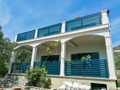 Vila DoLaNi
