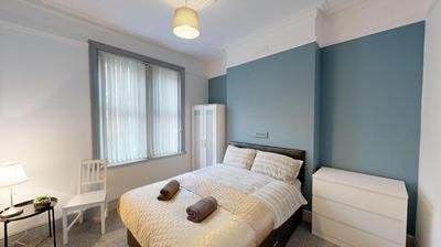 Central Stunning 3-Bed House - Free Parking