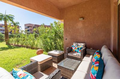 Apart Confort Front Pool-Garden