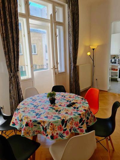 Central and round 3 minutes to city shopping center and Schönbrunn Palace
