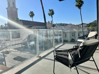 Hollywood Sign View 2 Bed 2 Bath Premium Corner