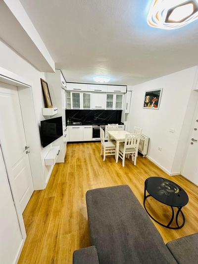 Lit Apartment