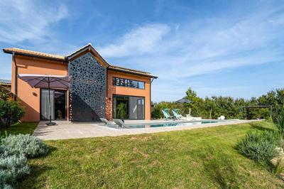 Villa Earth