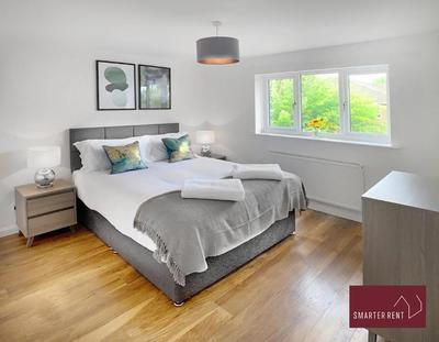 Guildford - 2 Bedroom House - Parking