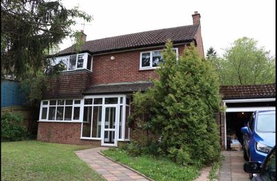 Wellesley, Central London Living in peaceful Suburb