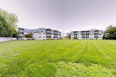 Stylish 2BR Condo Near Beach, Large Pool & Patio, Pet Friendly