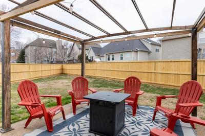 Spacious & Fenced 5-BR Family Home Near Peter Jenkins Trail