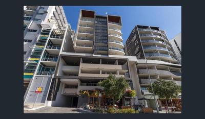 Discover urban bliss in our 1-bedroom King bed apartment! City views and cultural gems