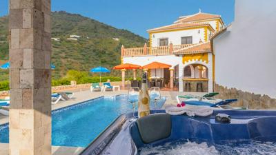Villa Javier Sayalonga by Ruralidays