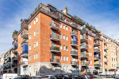 DeHomes - Pretty Suite in Milan centre, balcony, Wi-Fi & Netflix, tram 10 minutes Duomo