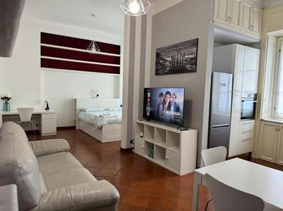 Ponthouse: Navigli, IULM, Romolo