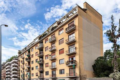 DeHomes - comfort in Sempione apartment, Balcony, Wi-Fi & Netflix, Tram 10 minutes Duomo